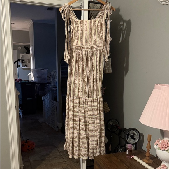 Floral Striped Maxi Dress - Picture 2 of 6